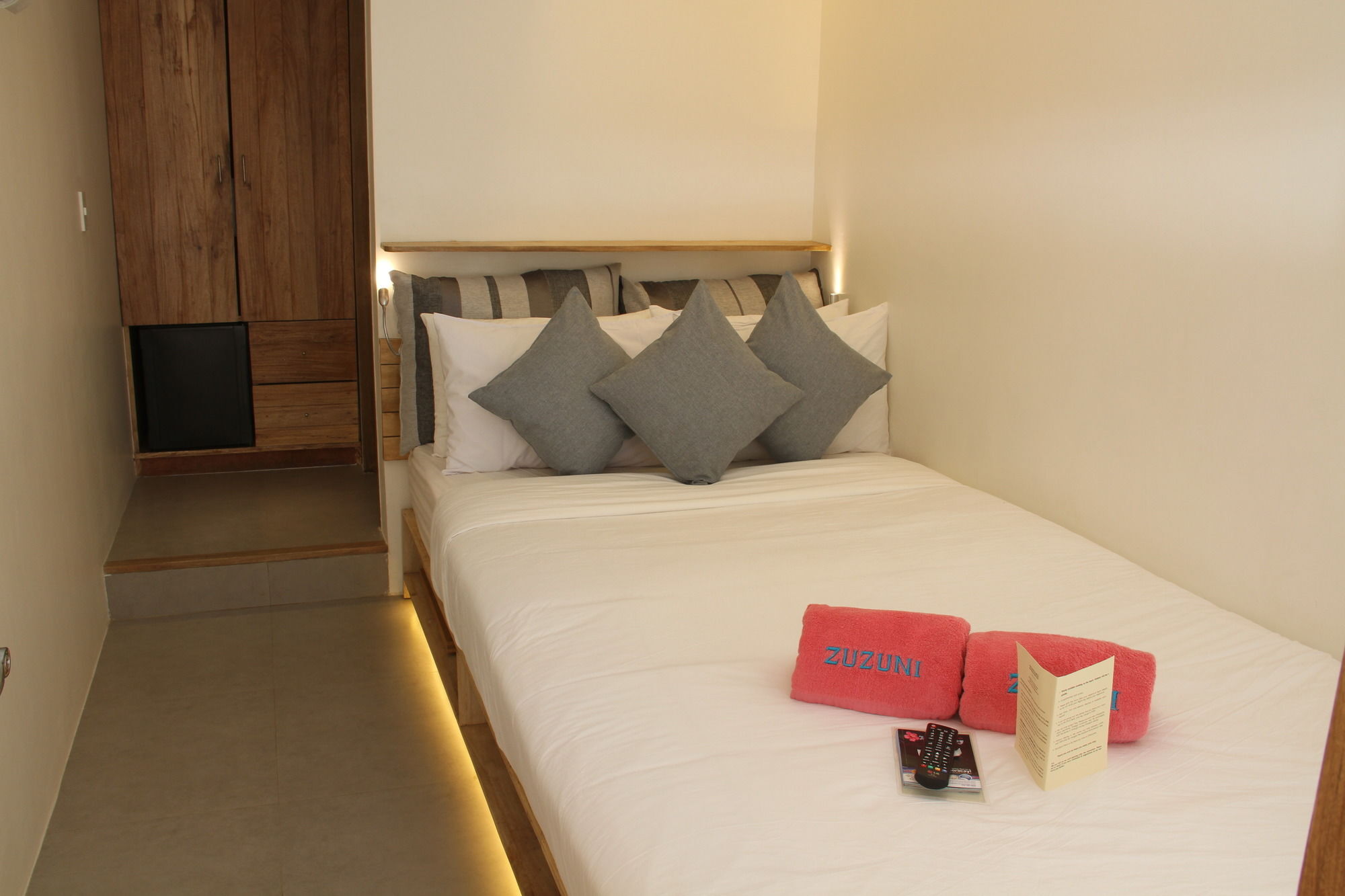 Zuzuni Boutique Hotel Balabag  Bagian luar foto